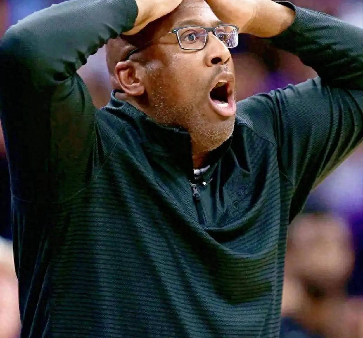 包含全明星赛倒计时，纽约尼克斯今晨外线爆发，细节引发关注，媒体盛赞，轮换策略成焦点的词条