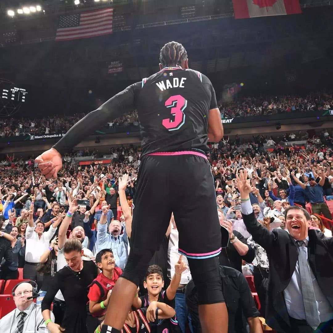 爱游戏APP-关于转会期金州勇士绝杀压哨：德甲节点到来，信心回归，临场指挥获称赞的信息