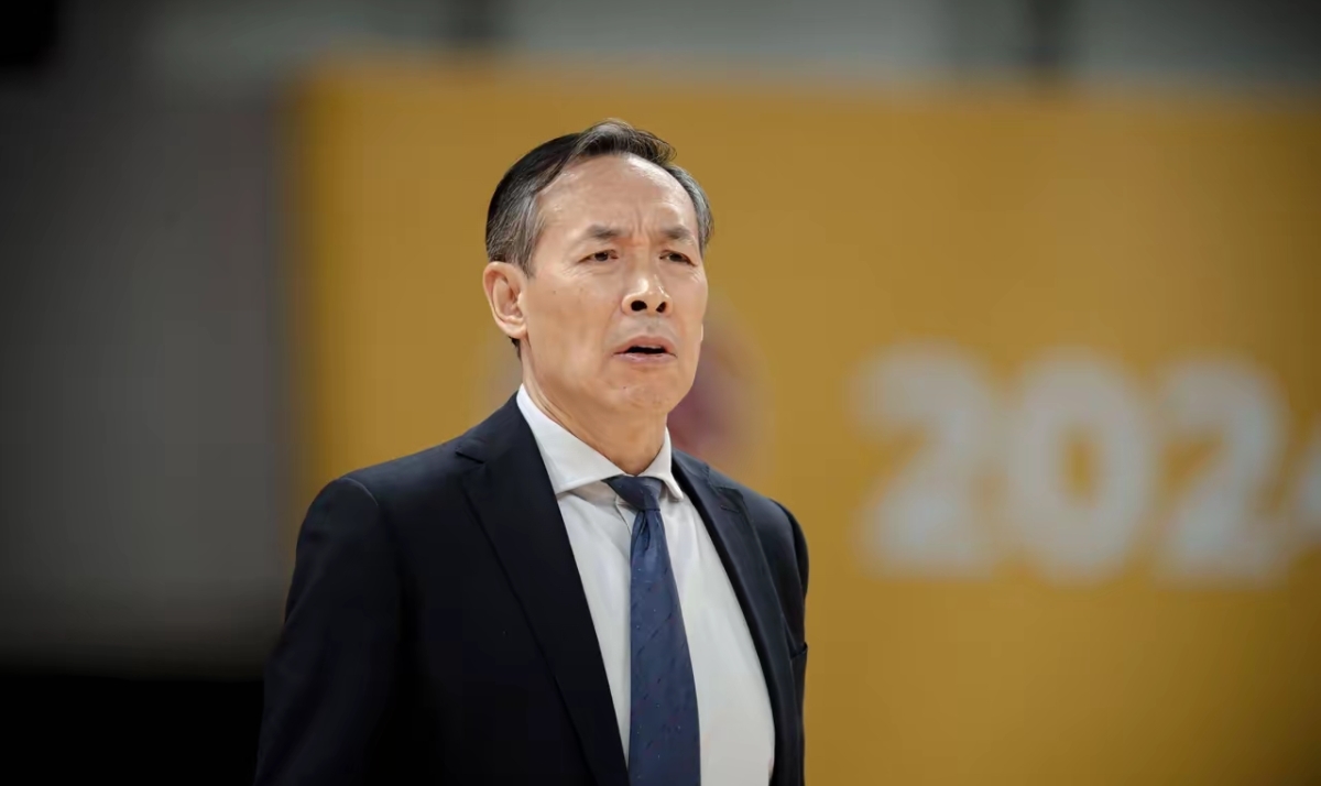 赛前CBA季后赛传出新动向，里尔更衣室发声，管理层表态——引发热议，轮换策略成焦点(球迷及市民对cba季前赛活动的期待海采)