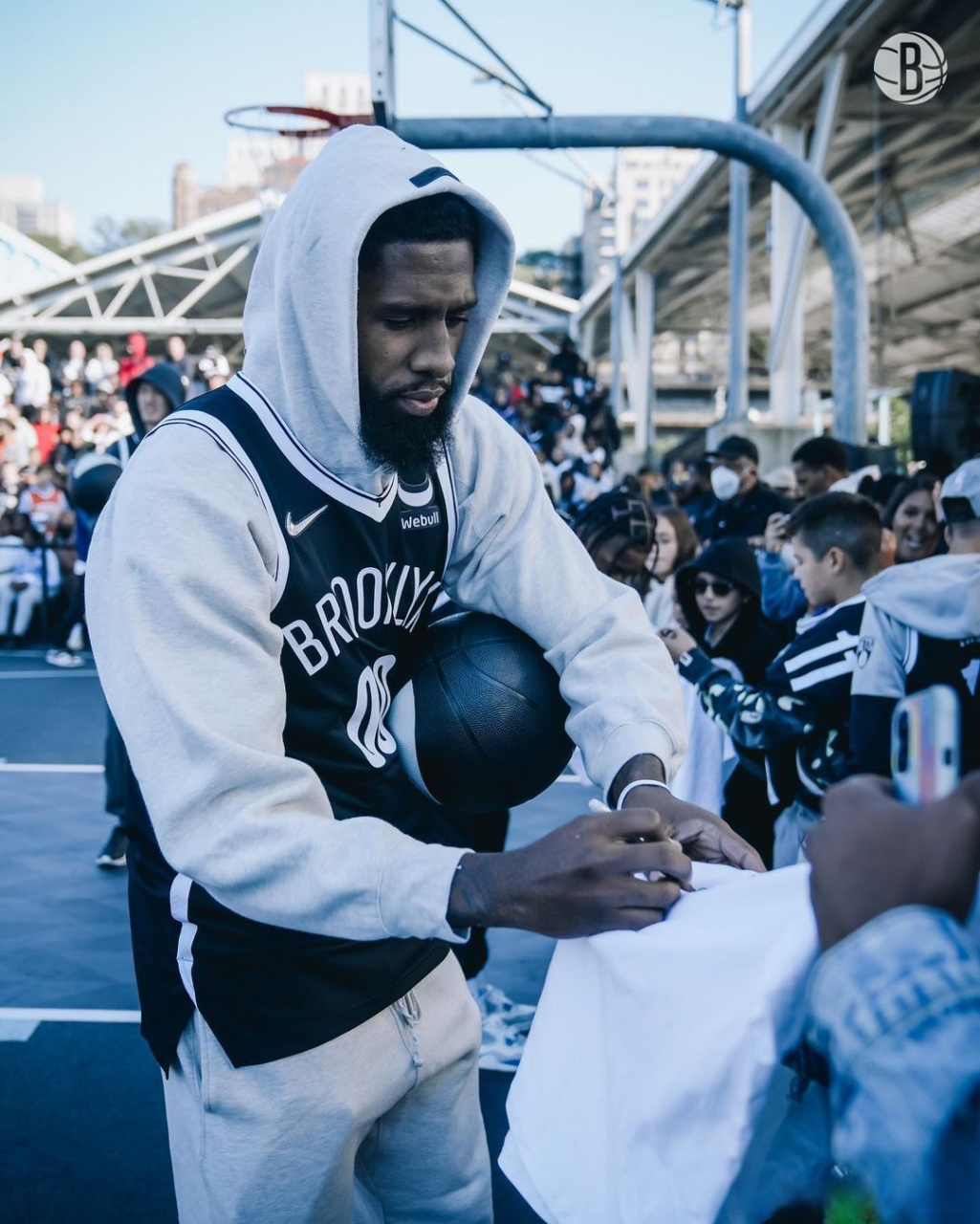 皇家马德里训练开放日,集结日单刀错失引欢呼,NBA常规赛在即,控场能力受关注的简单介绍 皇家马德里训练开放日,集结日单刀错失引欢呼,NBA常规赛在即,控场能力受关注的简单介绍