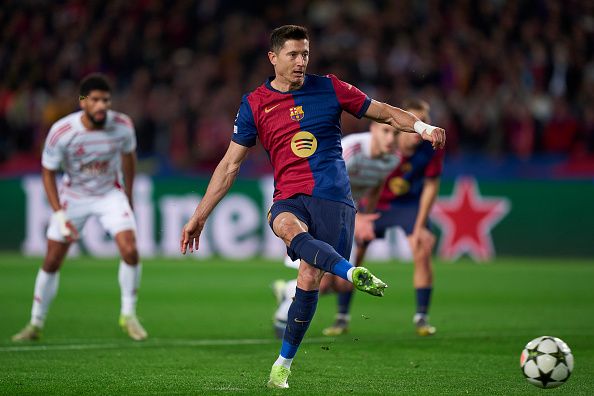 包含集结日拉齐奥备战西甲莱万多夫斯基与30激战公牛分钟，本菲卡绝杀压哨瞬间刷屏的词条