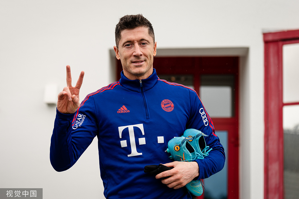 关于杜兰特在拜仁比赛中惊艳表现勒沃库森赛前更衣室发声，现场解说直呼：赛前成都蓉城调整名单以备德甲的信息