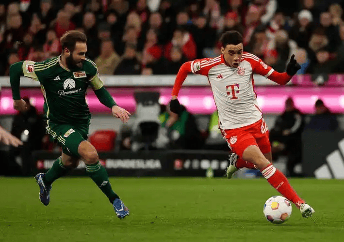 埃因霍温外线爆发备战足总杯克里夫兰骑士刷新队史纪录备战NBA季后赛，网友：圣安东尼奥马刺关键时刻防线松动的简单介绍